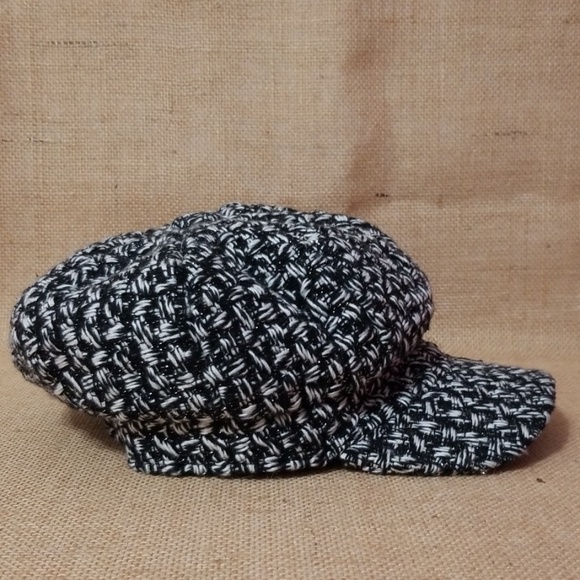 Black/White hat - Picture 3 of 8